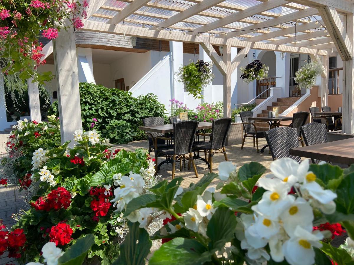 Karle Hotel Vitrupe Екстер'єр фото
